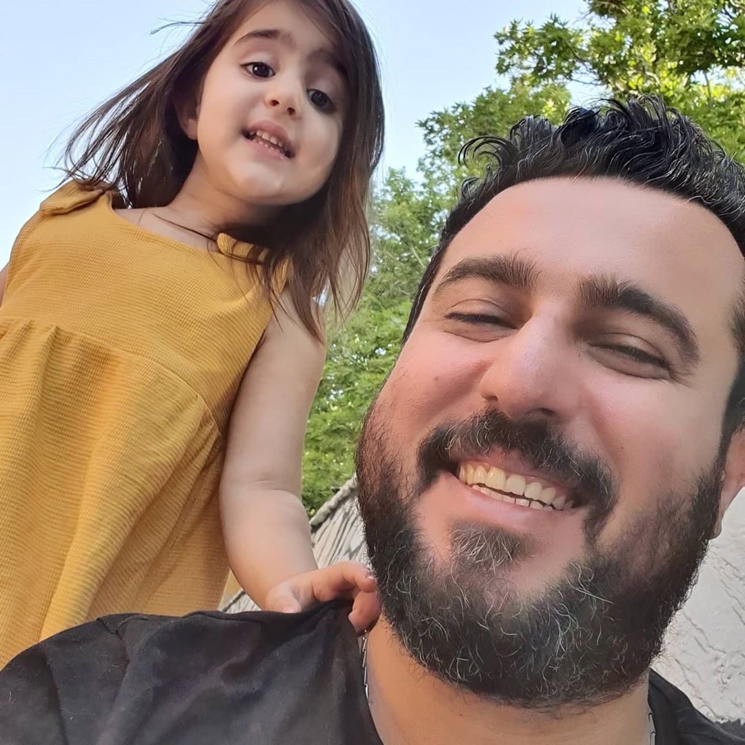 چهره ها/ مسخره بازيِ پدر دختری محسن کیایی و رُز