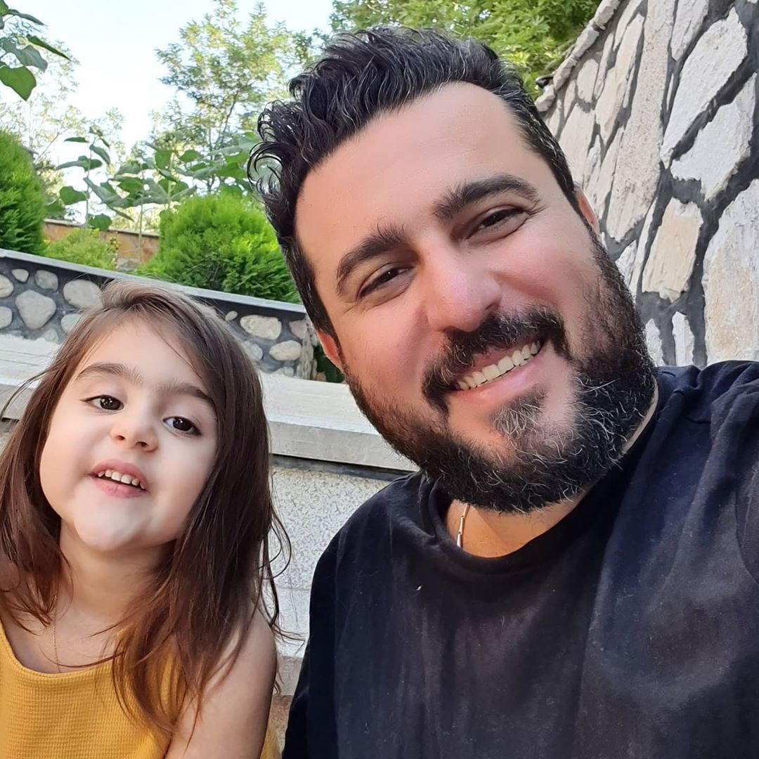 چهره ها/ مسخره بازيِ پدر دختری محسن کیایی و رُز