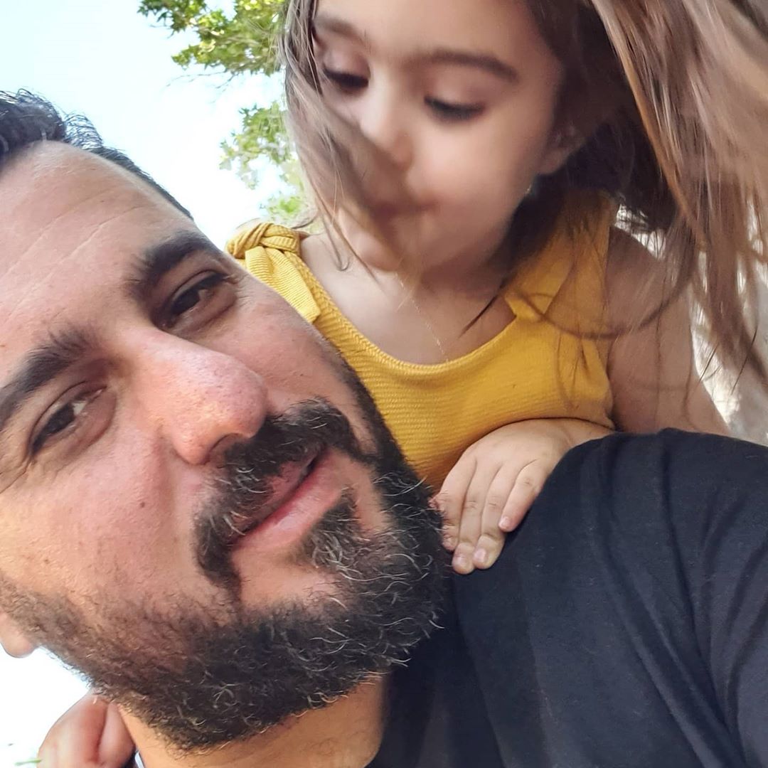 چهره ها/ مسخره بازيِ پدر دختری محسن کیایی و رُز