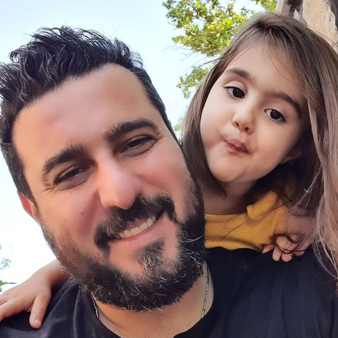 چهره ها/ مسخره بازيِ پدر دختری محسن کیایی و رُز