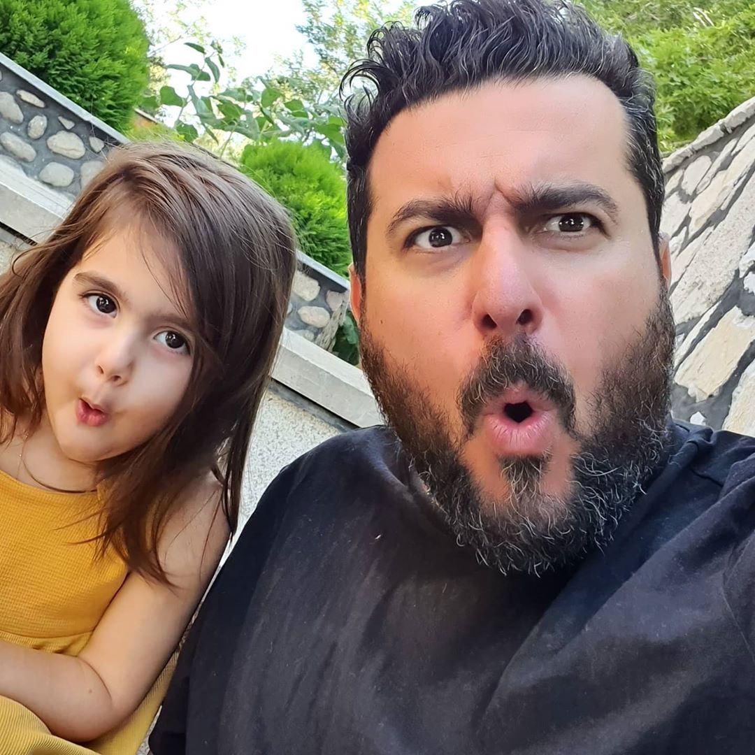 چهره ها/ مسخره بازيِ پدر دختری محسن کیایی و رُز