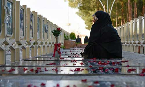 حکمت/ بر سر مزار مردگان رفتن چه فایده ای برای آنان دارد؟