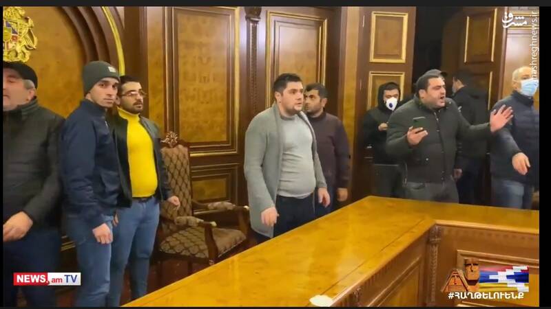 پارلمان ارمنستان به دست معترضان افتاد