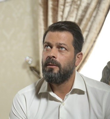 «بیگانهای با من است» بعد از «از سرنوشت» می آید