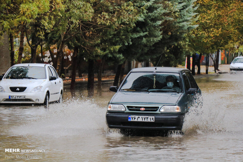 آبگرفتگی خیابان‌های کرمانشاه در پی بارش باران