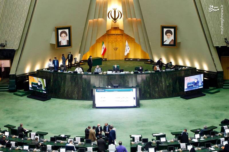 عکس/ جلسه متفاوت نمایندگان در محدودیت‌های کرونایی