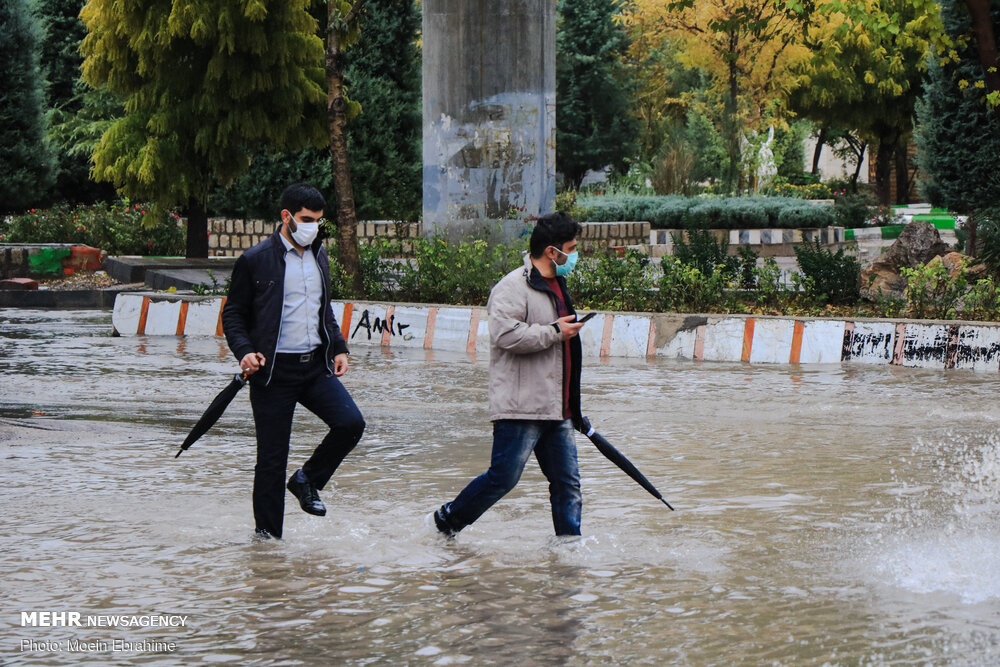 آبگرفتگی خیابان‌های کرمانشاه در پی بارش باران
