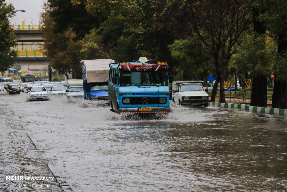 آبگرفتگی خیابان‌های کرمانشاه در پی بارش باران