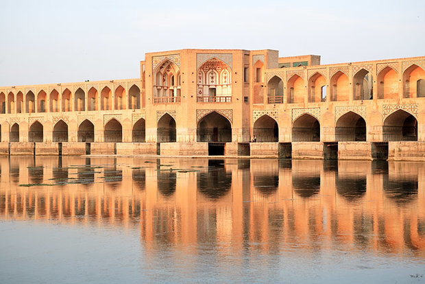 ساختوساز غیرقانونی در حریم منظر پل خواجوی اصفهان