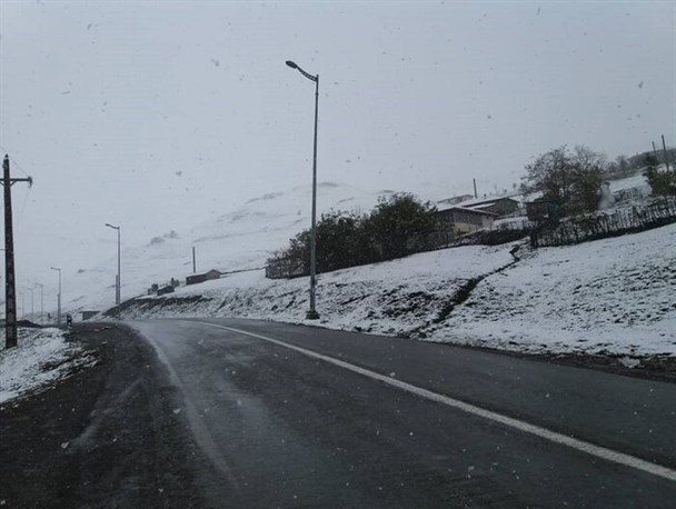بارش خفیف برف در محورهای کوهستانی مازندران