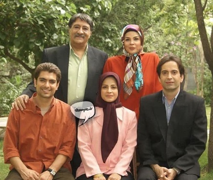 حشمت فردوس و خانواده‌اش 11 سال قبل در پشت صحنه «ستایش»
