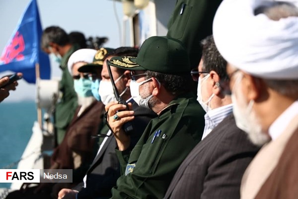 رژه بزرگ ۱۰۰۰ شناور مردمی بسیج دریایی در تنگه هرمز