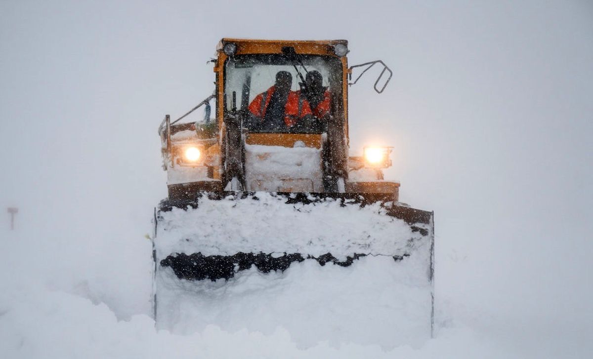 برف راه ارتباطی ۱۶۰ روستای کردستان را مسدود کرد