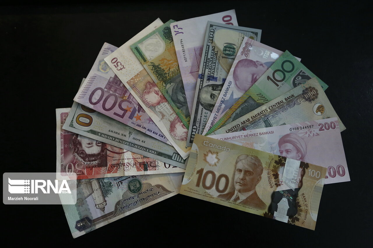 کاهش دو هزار تومانی قیمت دلار در هفته کمنوسان بازار