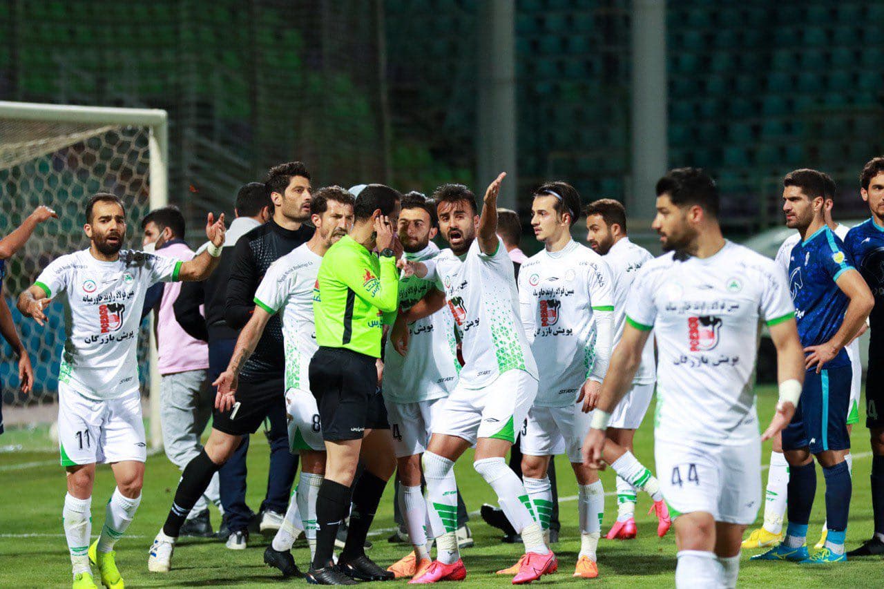 روایتهای عجیب از پنالتی جنجالی فولادشهر!