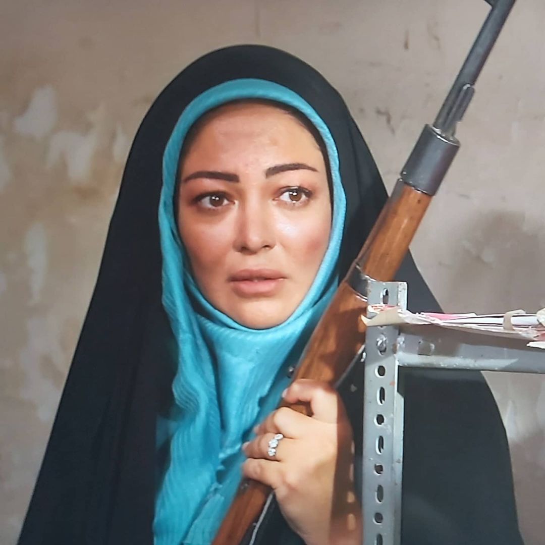 چهره ها/ رزیتا غفاری دست به اسلحه شد