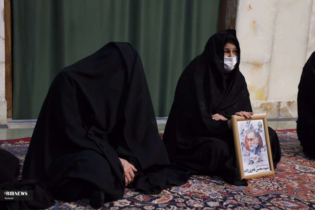 عکس/ طواف پیکر شهید فخری زاده در حرم مطهر رضوی