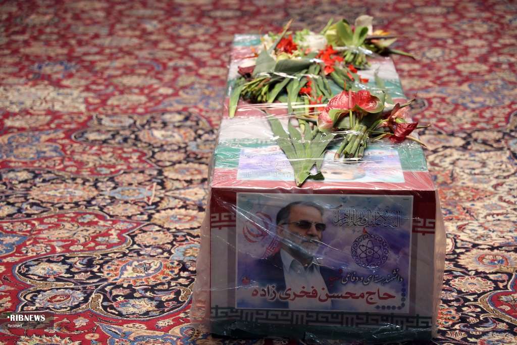 عکس/ طواف پیکر شهید فخری زاده در حرم مطهر رضوی