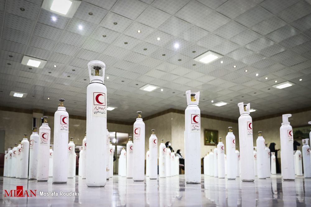 آیین اهدای ۹۹۹ کپسول اکسیژن توسط خیران