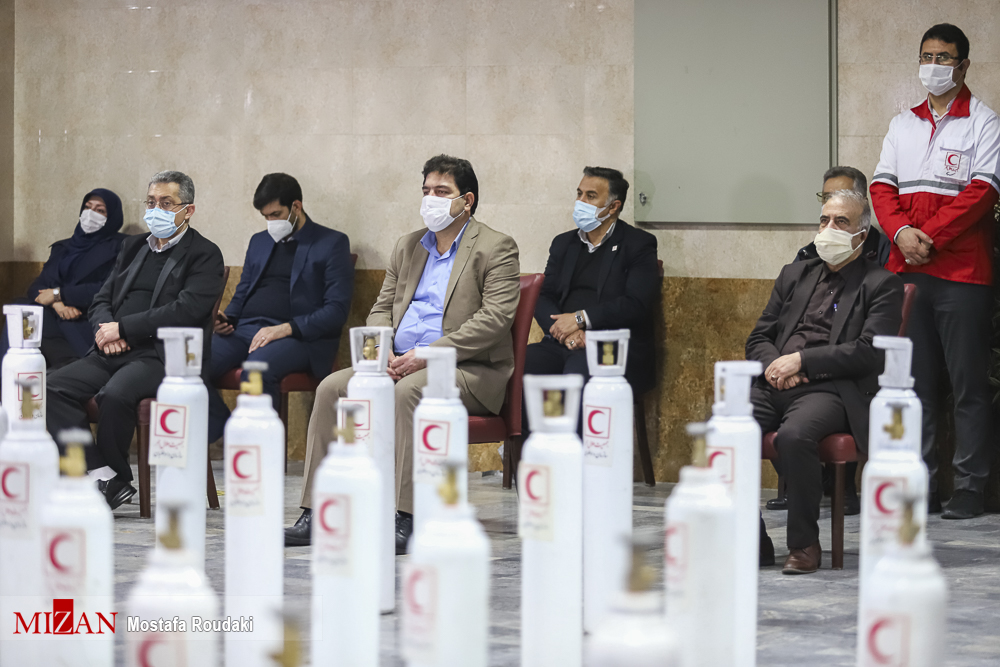 آیین اهدای ۹۹۹ کپسول اکسیژن توسط خیران