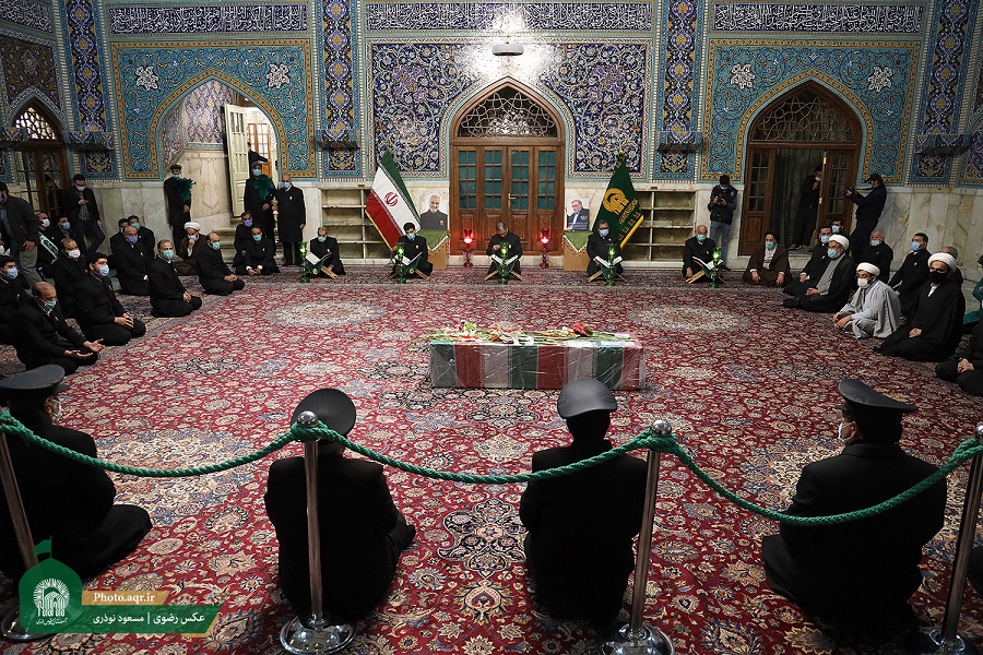 طواف پیکر دانشمند هسته‌ای شهید محسن فخری‌زاده در حریم رضوی