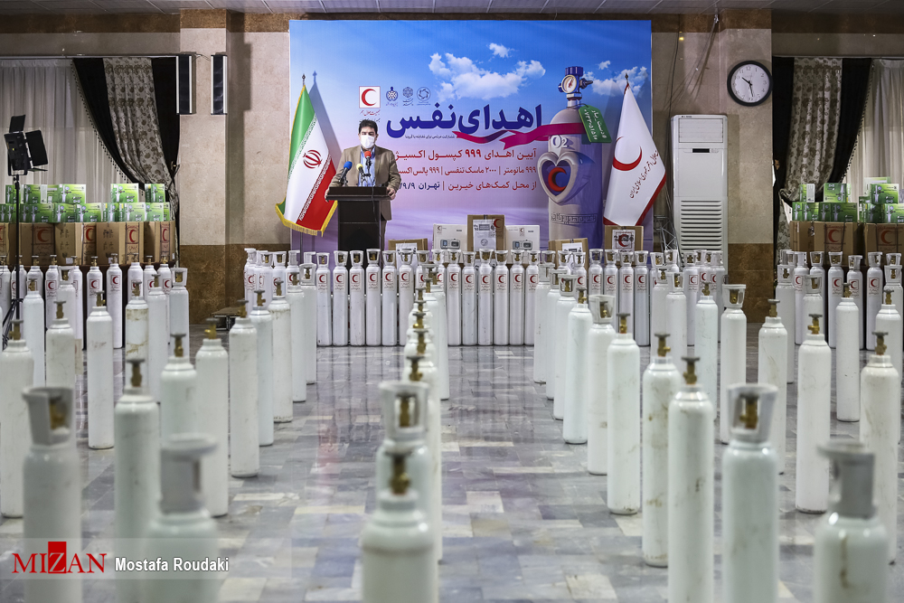 آیین اهدای ۹۹۹ کپسول اکسیژن توسط خیران