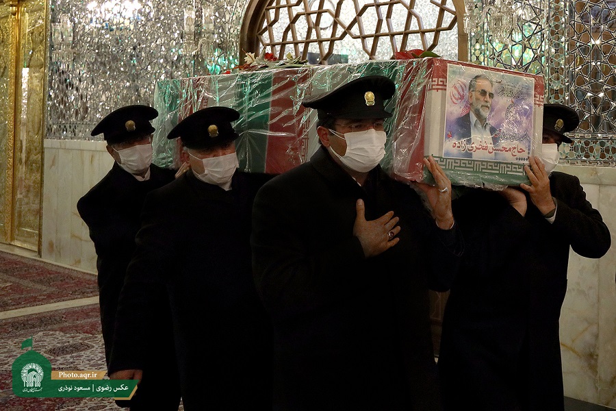 طواف پیکر دانشمند هسته‌ای شهید محسن فخری‌زاده در حریم رضوی