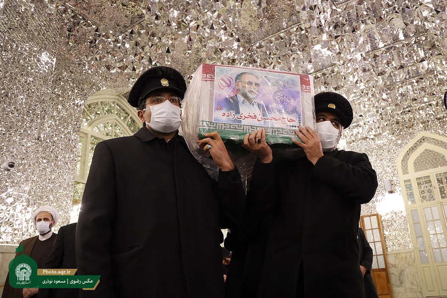 طواف پیکر دانشمند هسته‌ای شهید محسن فخری‌زاده در حریم رضوی