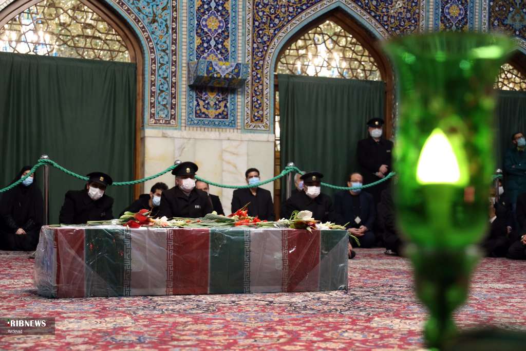 عکس/ طواف پیکر شهید فخری زاده در حرم مطهر رضوی