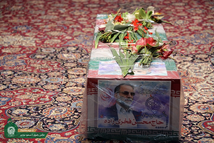 طواف پیکر دانشمند هسته‌ای شهید محسن فخری‌زاده در حریم رضوی