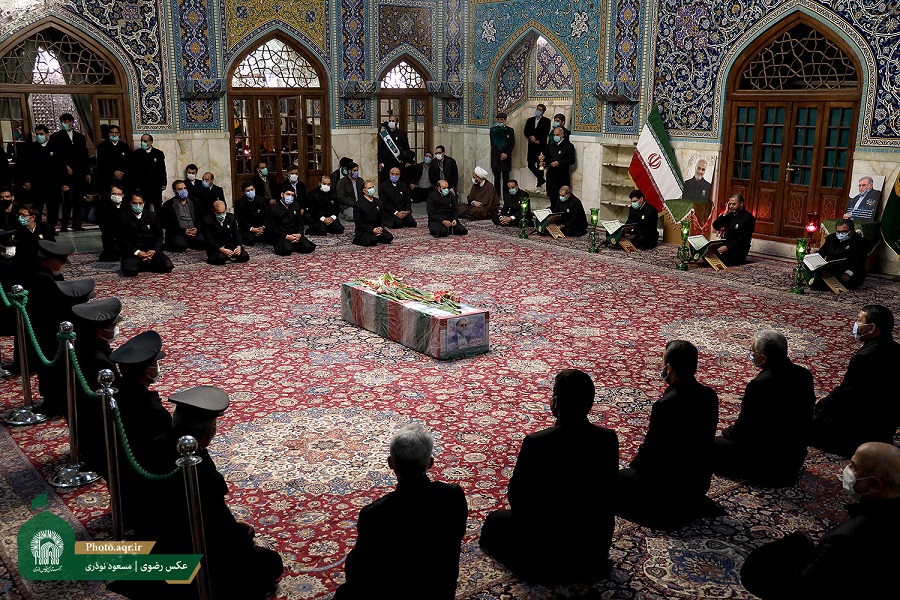طواف پیکر دانشمند هسته‌ای شهید محسن فخری‌زاده در حریم رضوی