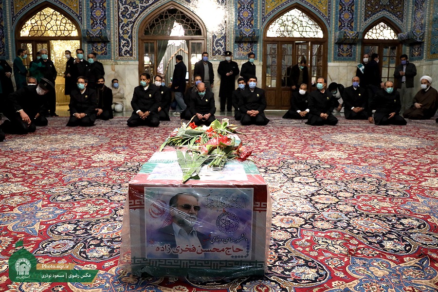 طواف پیکر دانشمند هسته‌ای شهید محسن فخری‌زاده در حریم رضوی