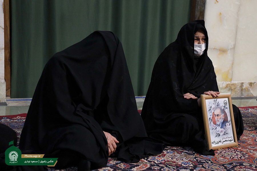طواف پیکر دانشمند هسته‌ای شهید محسن فخری‌زاده در حریم رضوی