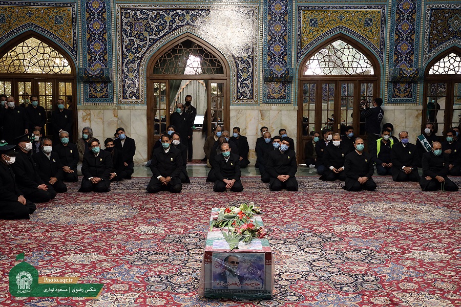طواف پیکر دانشمند هسته‌ای شهید محسن فخری‌زاده در حریم رضوی