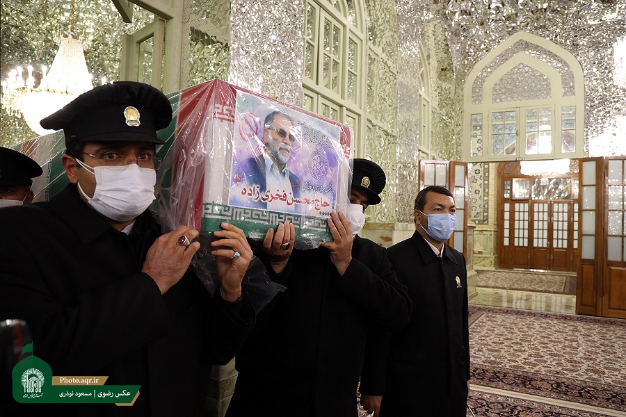 طواف پیکر دانشمند هسته‌ای شهید محسن فخری‌زاده در حریم رضوی