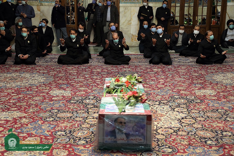 طواف پیکر دانشمند هسته‌ای شهید محسن فخری‌زاده در حریم رضوی