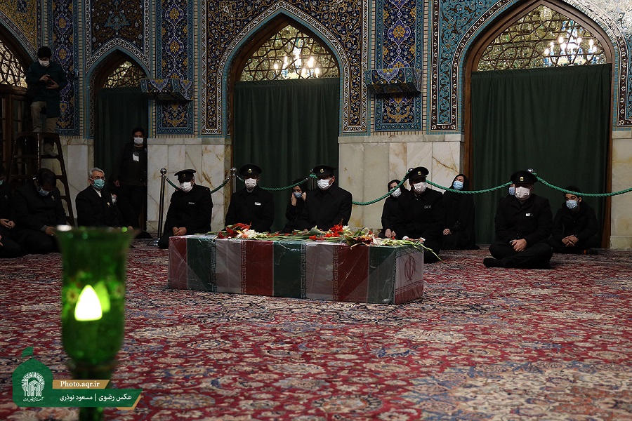طواف پیکر دانشمند هسته‌ای شهید محسن فخری‌زاده در حریم رضوی