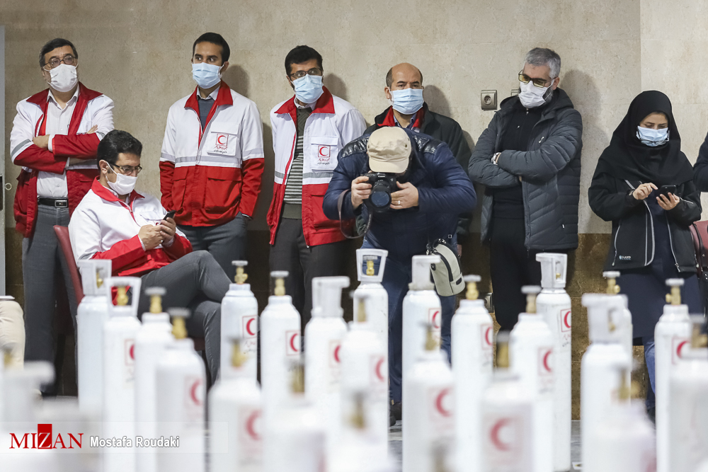 آیین اهدای ۹۹۹ کپسول اکسیژن توسط خیران