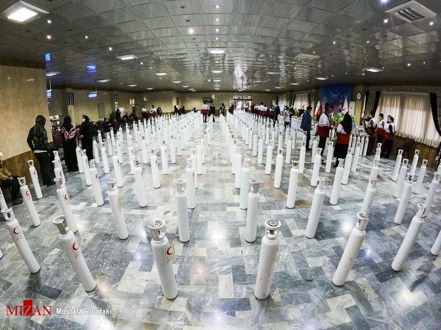 آیین اهدای ۹۹۹ کپسول اکسیژن توسط خیران