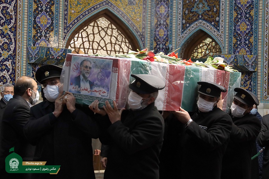 طواف پیکر دانشمند هسته‌ای شهید محسن فخری‌زاده در حریم رضوی