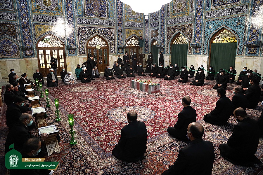 طواف پیکر دانشمند هسته‌ای شهید محسن فخری‌زاده در حریم رضوی