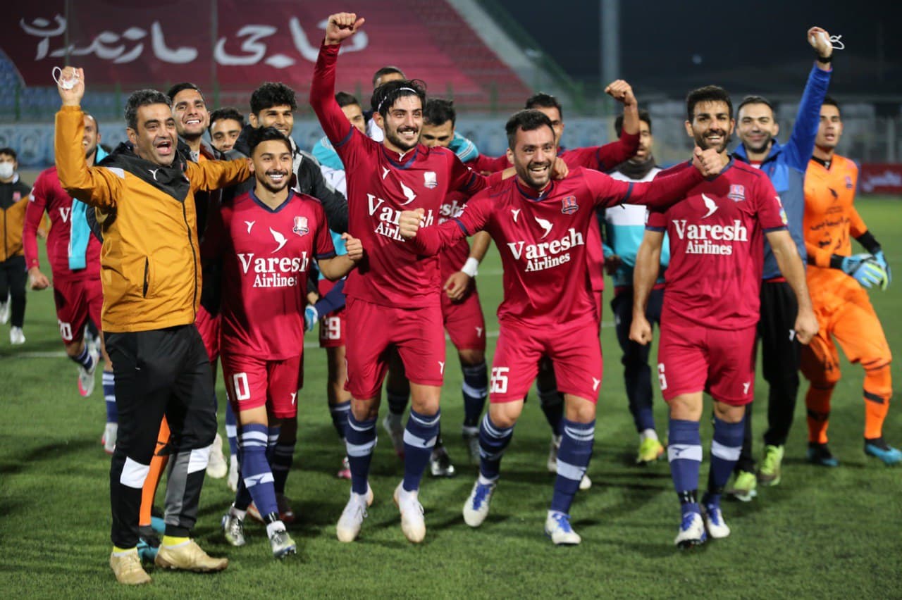 ژست پیروزی بازیکنان نساجی بعد از بازی با نفت
