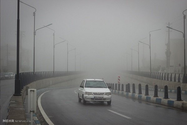 مه غلیظ جاده‌های زنجان را فرا گرفته است