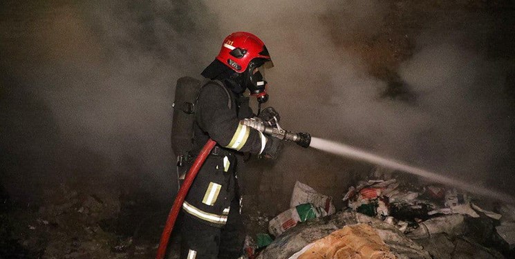 مهار آتش‌سوزی کارگاه تولید مبلمان در شمال شهر مشهد