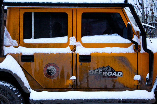 تصاویری زیبا از خودروهایی که زیر برف پنهان شده‌اند