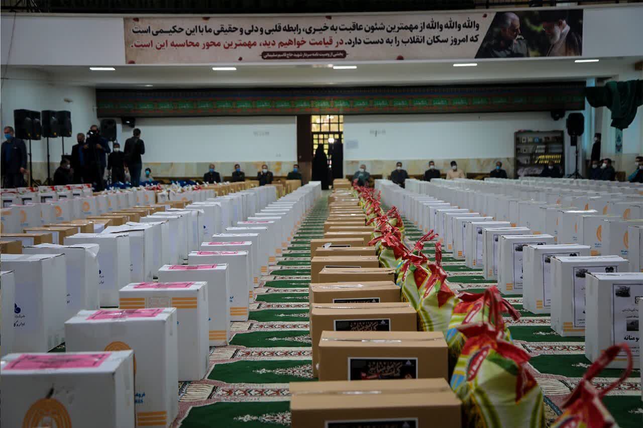 حوزه انتظامی کرمان یک هزار و ۳۰۰ بسته معیشتی توزیع کرد