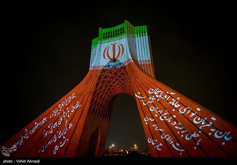 عکس/ نورپردازی سه بعدی اتحاد و همبستگی ملت ایران