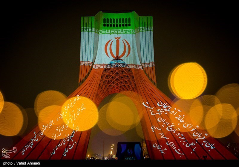 عکس/ نورپردازی سه بعدی اتحاد و همبستگی ملت ایران