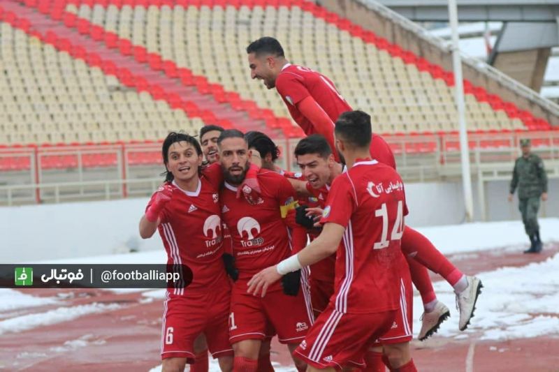 ورود تراکتور به جمع مدعیان