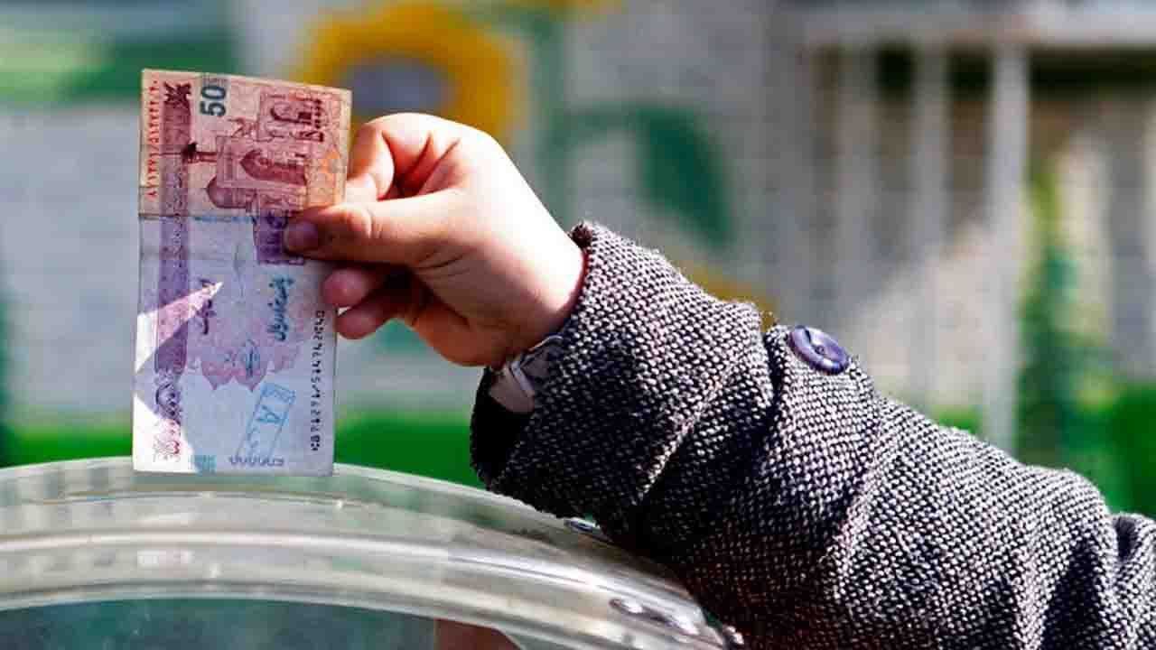 اثرات صدقه در روزهای سخت زندگی انسان